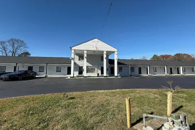 Photo 2 - OYO Hotel Economy Inn US-29 Danville