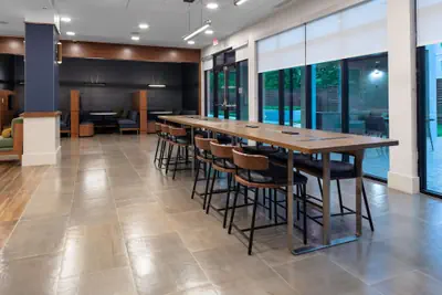 Photo 4 - Courtyard by Marriott Memphis East/Galleria