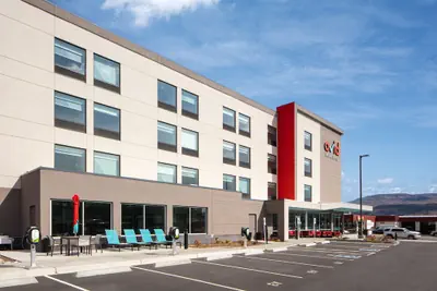 Photo 2 - avid hotel Wenatchee by IHG