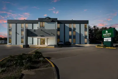 Photo 2 - HomeTowne Studios By Red Roof Newport News – Hampton West