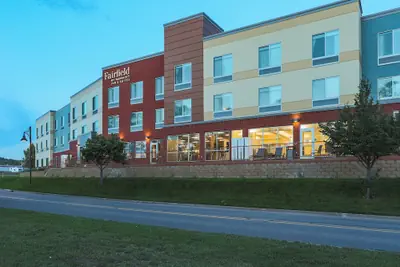 Photo 2 - Fairfield Inn & Suites by Marriott Marquette