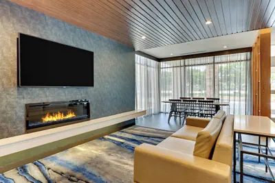 Photo 3 - Fairfield Inn & Suites by Marriott Dallas Love Field