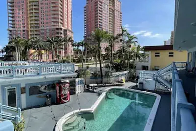 Photo 2 - Hotel Motel Lauderdale Inn