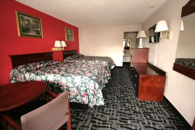 Photo 2 - Economy Inn