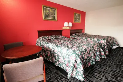 Photo 3 - Economy Inn