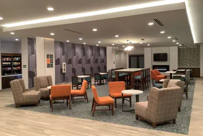 Photo 3 - La Quinta Inn & Suites by Wyndham Littleton/Red Rocks