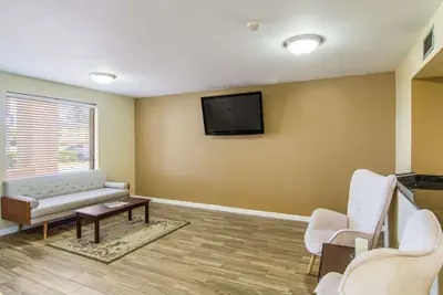 Photo 3 - Suburban Studios Hotel Kingsland Near I-95