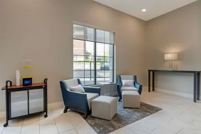 Photo 4 - MainStay Suites Cincinnati University - Uptown
