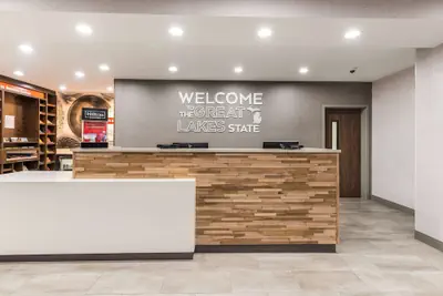 Photo 4 - Hampton Inn & Suites Benton Harbor