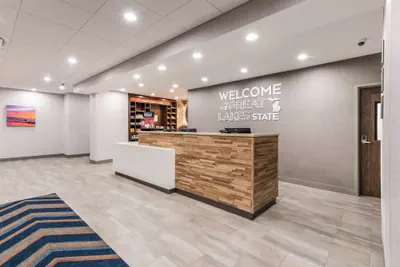 Photo 5 - Hampton Inn & Suites Benton Harbor