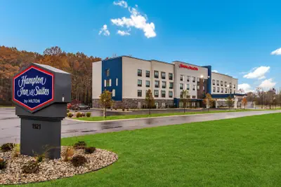 Photo 2 - Hampton Inn & Suites Benton Harbor