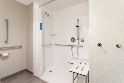 Photo 4 - Hampton Inn & Suites Alachua I-75