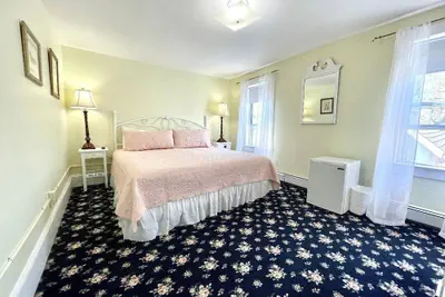 Photo 5 - Quaker Inn