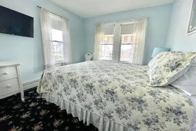 Photo 4 - Quaker Inn