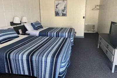Photo 4 - Rockwood Resort Motel