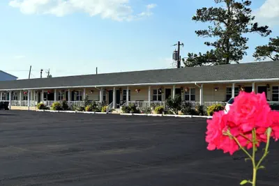 Photo 2 - Birchwood Inn