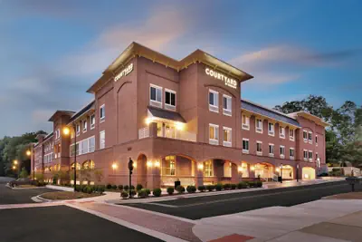 Photo 2 - Courtyard by Marriott Atlanta Duluth Downtown