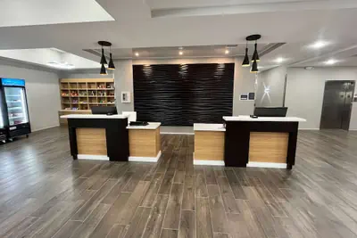 Photo 4 - La Quinta Inn & Suites by Wyndham Coralville Iowa City