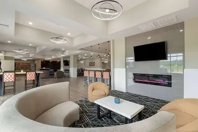 Photo 3 - La Quinta Inn & Suites by Wyndham Coralville Iowa City