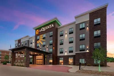 Photo 2 - La Quinta Inn & Suites by Wyndham Coralville Iowa City