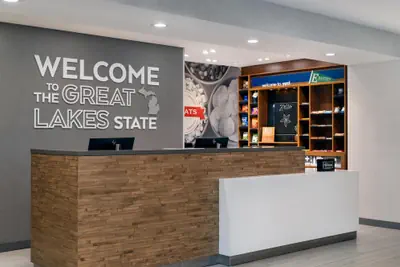 Photo 4 - Hampton Inn & Suites Ypsilanti