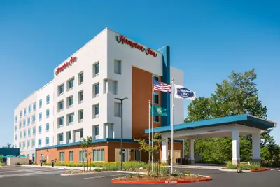 Photo 2 - Hampton Inn Bellingham Airport