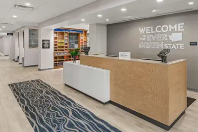 Photo 5 - Hampton Inn Bellingham Airport