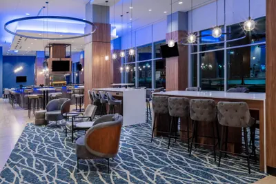 Photo 4 - La Quinta Inn & Suites by Wyndham Nashville Downtown / Stadium