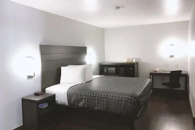 Photo 3 - Americas Best Value Inn & Suites San Antonio Arena District