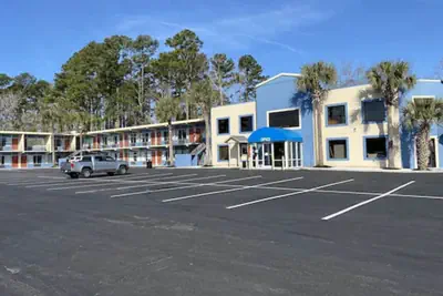 Photo 2 - Havelock Inn & Suites