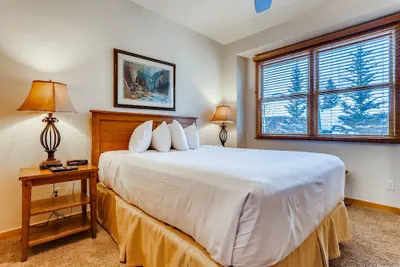 Photo 5 - Premiere 2br Townhome - Shuttle To Slopes. Kids Ski Free! 2 Bedroom Condo by RedAwning