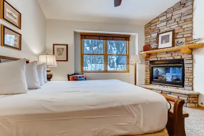 Photo 4 - Premiere 2br Townhome - Shuttle To Slopes. Kids Ski Free! 2 Bedroom Condo by RedAwning