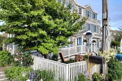 Photo 2 - An English Garden Bed & Breakfast