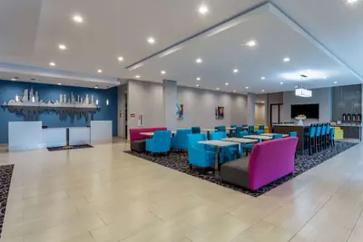 Photo 3 - La Quinta Inn & Suites by Wyndham Shorewood