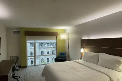 Photo 5 - Holiday Inn Express & Suites Lincoln Downtown by IHG