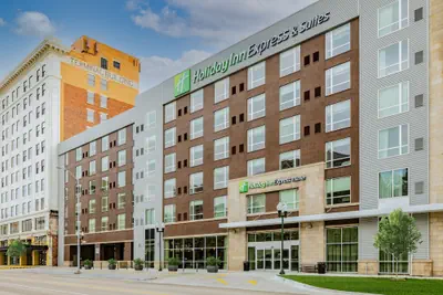 Photo 2 - Holiday Inn Express & Suites Lincoln Downtown by IHG