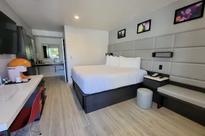 Photo 5 - Signature Inn Santa Clara