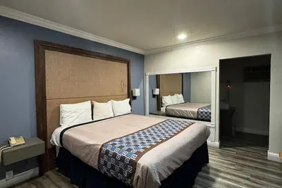 Photo 3 - Friendship Motor Inn