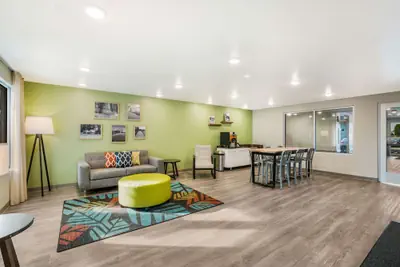 Photo 5 - WoodSpring Suites Elgin - Chicago