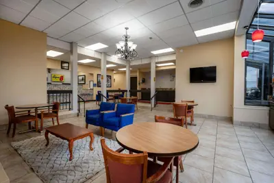 Photo 5 - Days Inn by Wyndham Perrysburg/Toledo