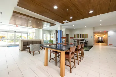 Photo 3 - Holiday Inn Express & Suites San Jose Silicon Valley by IHG