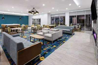 Photo 5 - La Quinta Inn & Suites by Wyndham Locust Grove