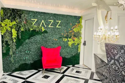 Photo 4 - Hotel Zazz