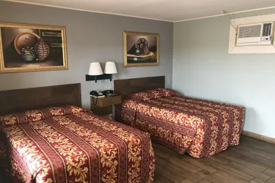 Photo 5 - Budget inn