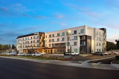 Photo 2 - Courtyard by Marriott Fresno Clovis