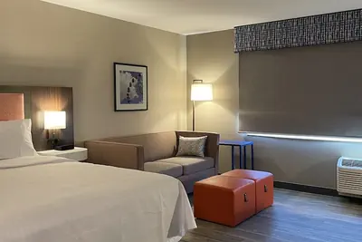 Photo 5 - Hampton Inn Indianapolis Downtown IUPUI