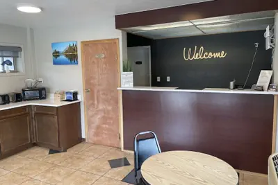 Photo 3 - Downtown Inn