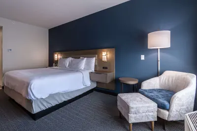 Photo 2 - Best Western Plus Tacoma Hotel