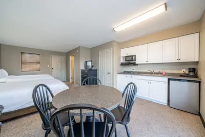 Photo 5 - The Hamilton - Lakefront & Studio Suites, Hot Springs