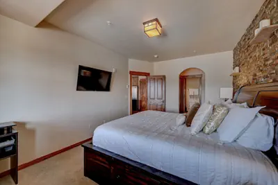 Photo 4 - Cozens Pointe I-101 2 Bedroom Condo by RedAwning